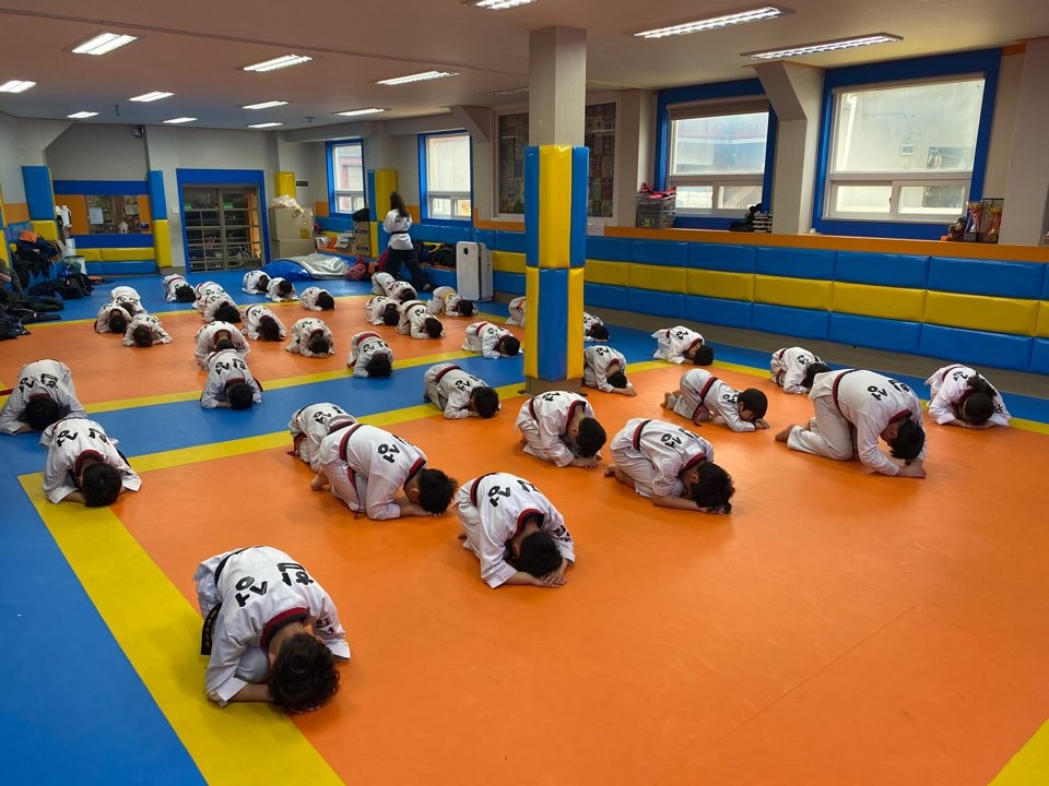 합성 체육관